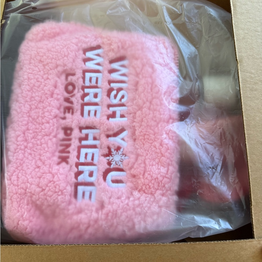Pink by Victoria's Secret Warm & Cozy 4 piece Fleece Beauty Travel Bag 🆕 - Picture 8 of 8
